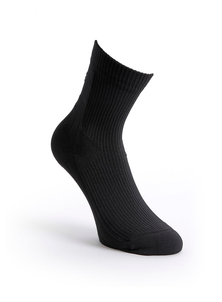 schwarz TECH Running Mid Cut Kompressions-Laufsocken für Running, Trailrunning und intensive Trainingseinheiten.